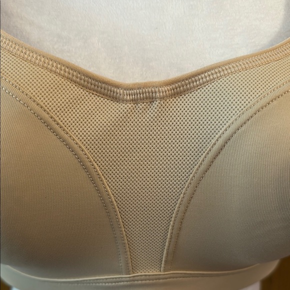 Wacoal Tan Women's Workout Bra size 32 DD. - Picture 2 of 8